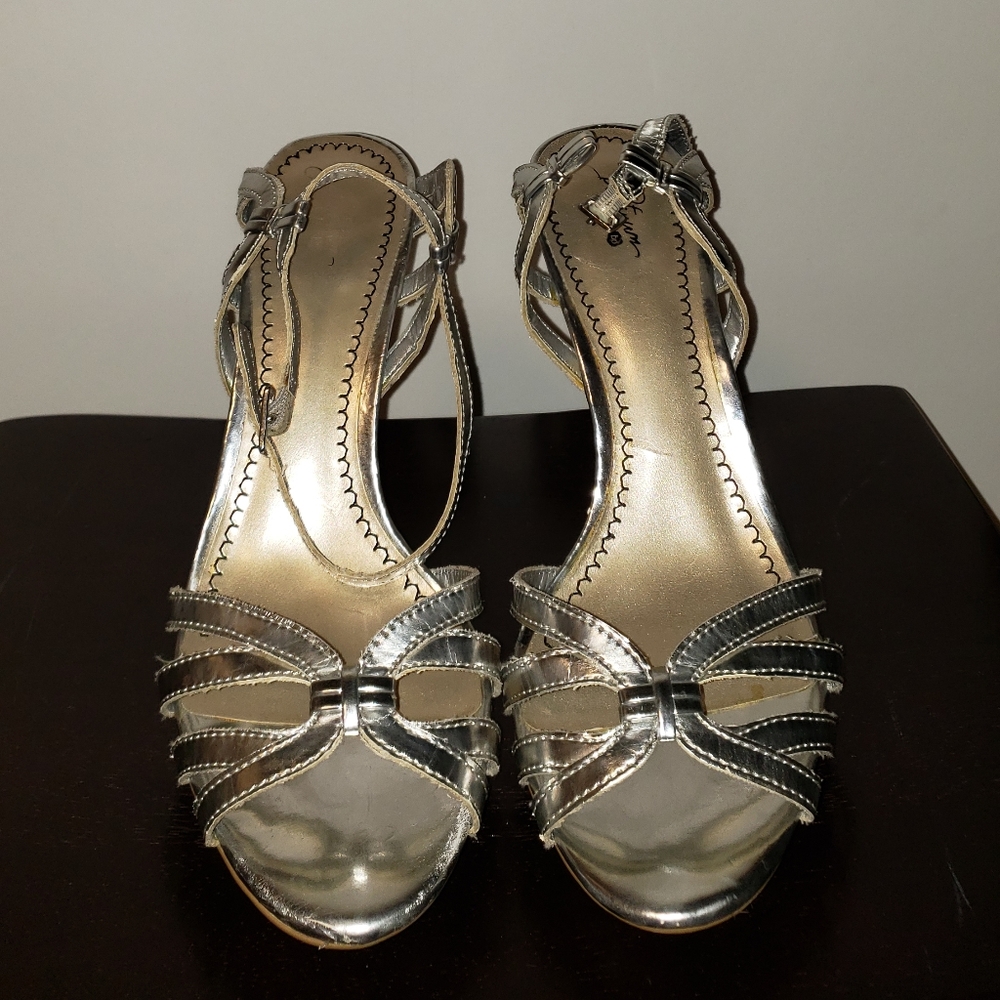 Heels - Picture 2 of 4